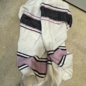 Chic Striped blanket scarf in White and Pink